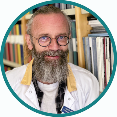 Professor  Henrik  Zetterberg